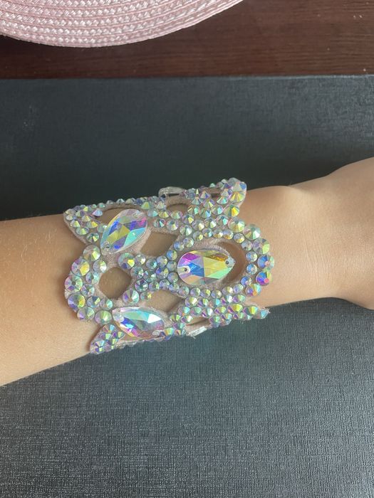 Гривна за латина с камъни