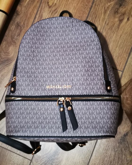 Rucsac si portfard Michael Kors