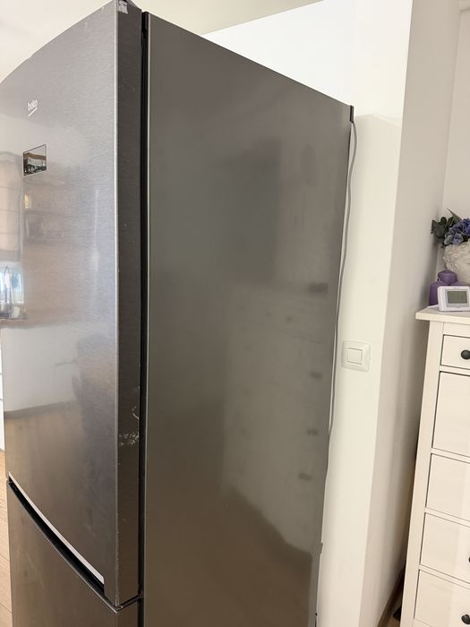 Frigider Beko defect