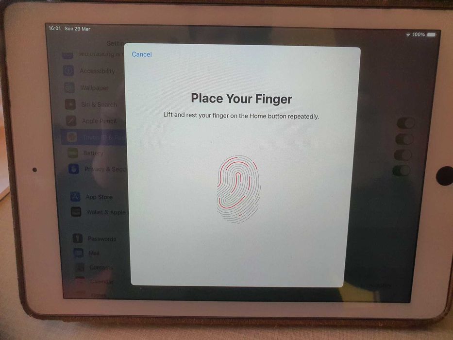 Apple iPad 6 WiFi 32GB 9.7 Model A1893