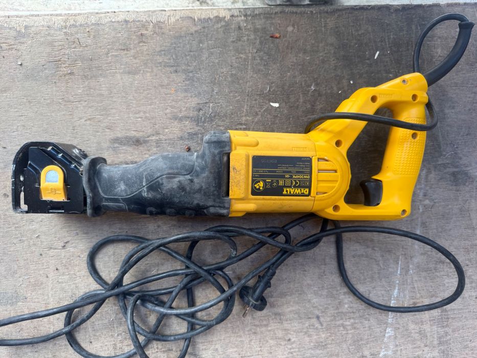 DeWalt DW304PK-QS Саблен трион 1050W