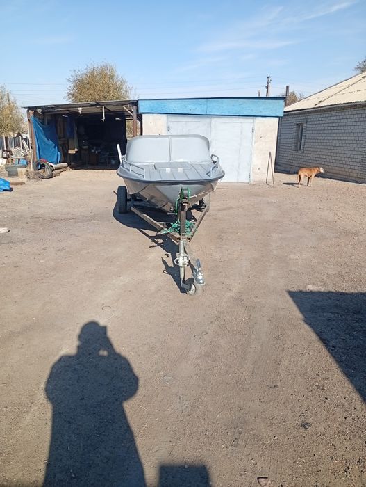 Лодка пластиковая .