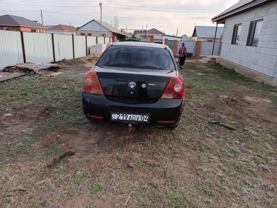 Машина Geely 2011 года
