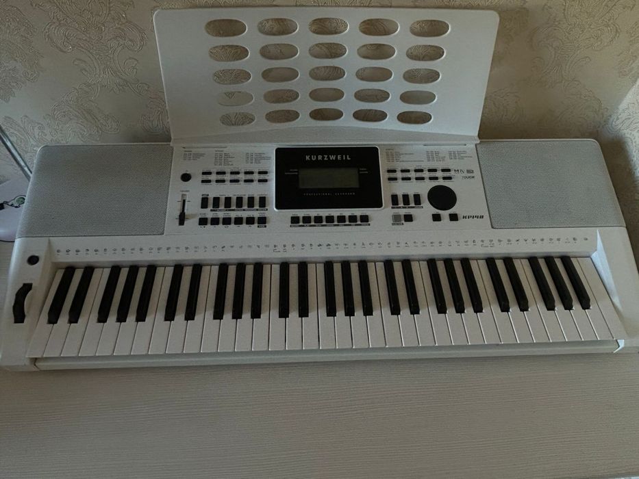 Продается синтезатор