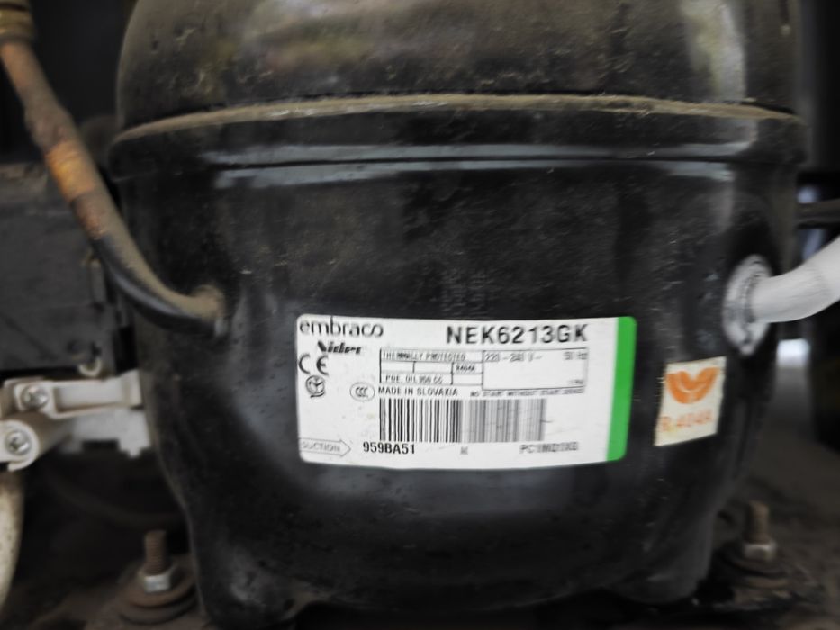 Vitrina xolodilnik sotiladi