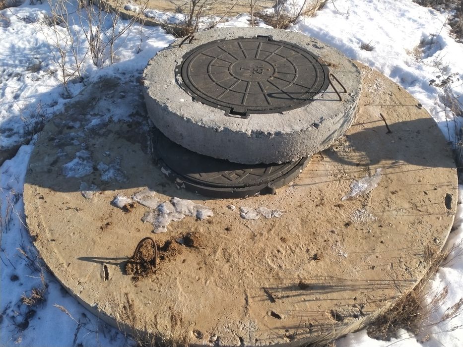 Биттонные крышки с люком