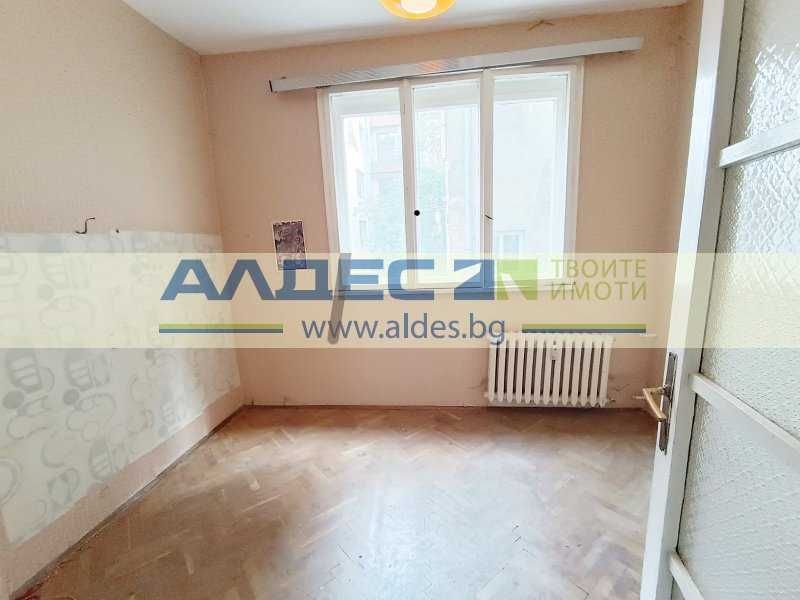Продава се Тристаен апартамент в София, Център - 55 кв.м за 4521 €/кв.м - Снимка #1