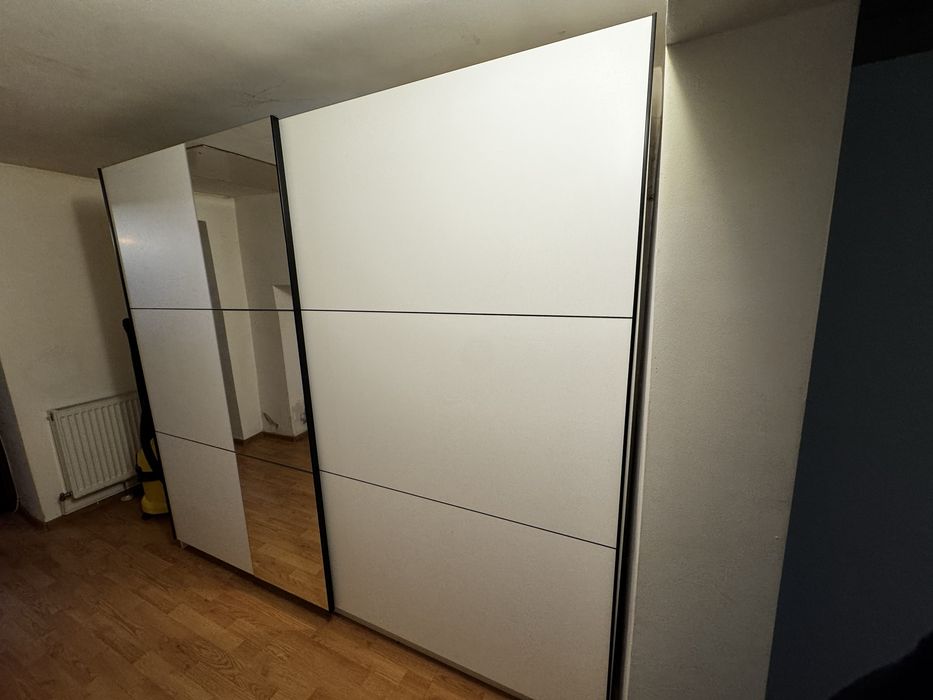 Dulap mare cu uși glisante – alb, cu oglindă