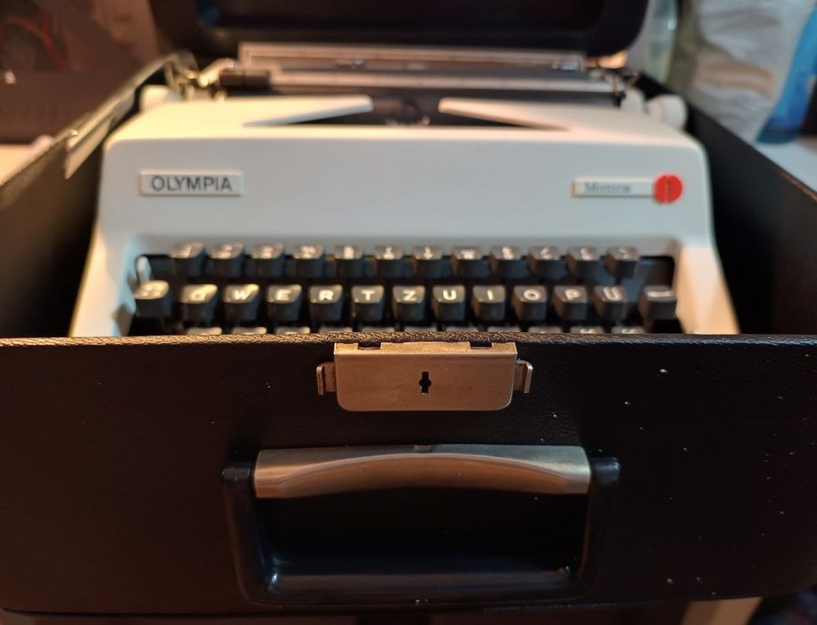 Masina scris de colectie Olympia Monica noua