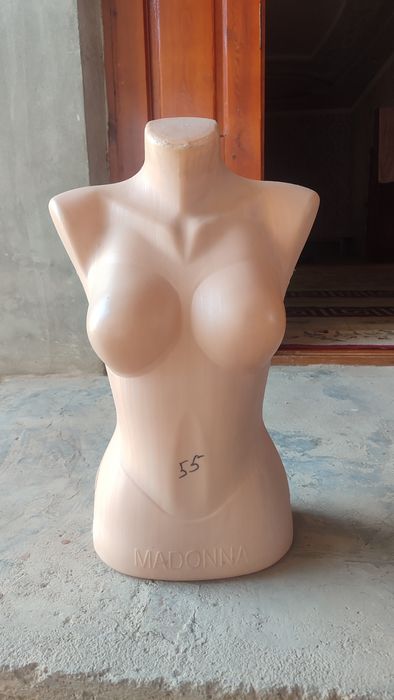 Ayollar maniki sotiladi