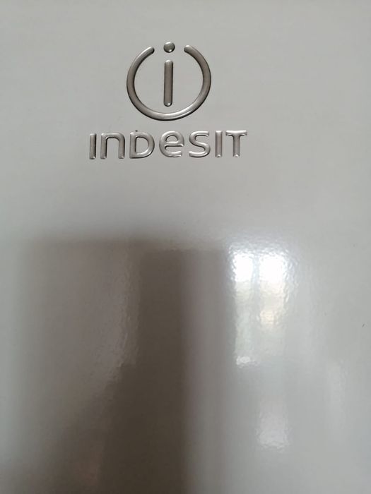 Продам холодильник фирмы "INDEZIT"