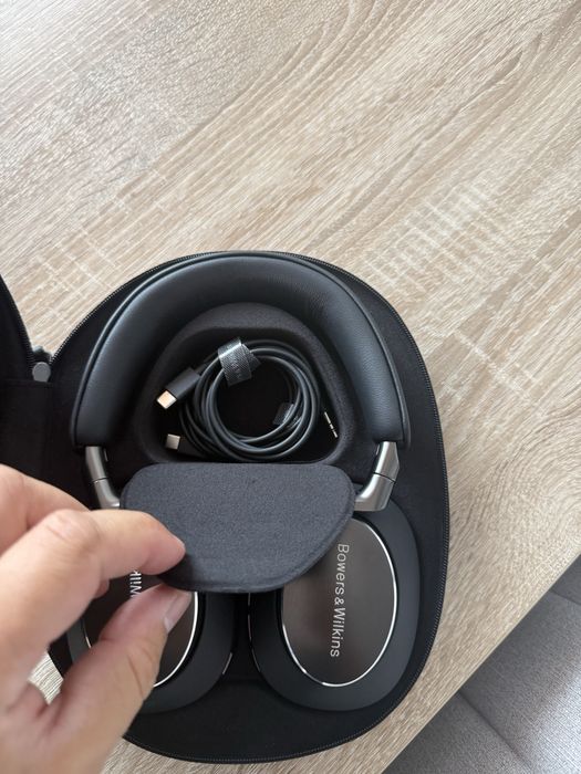 Bowers & Wilkins Px8 слушалки