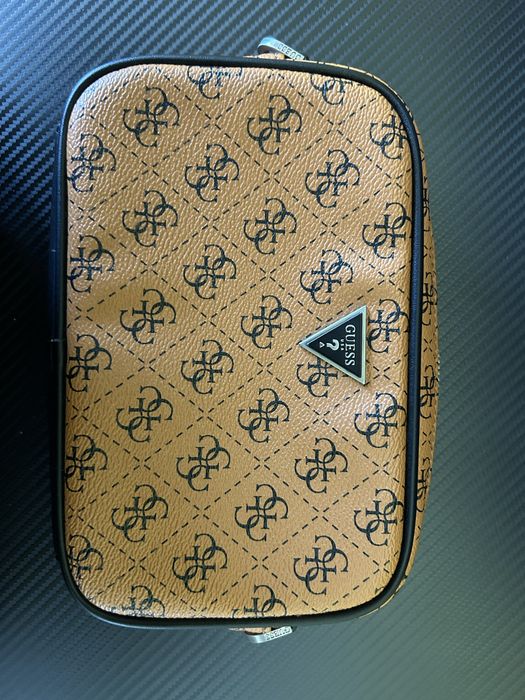 Guess clutch чантичка