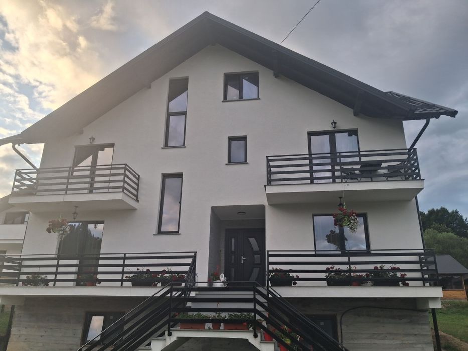 Pensiune de închiriat cu foișor