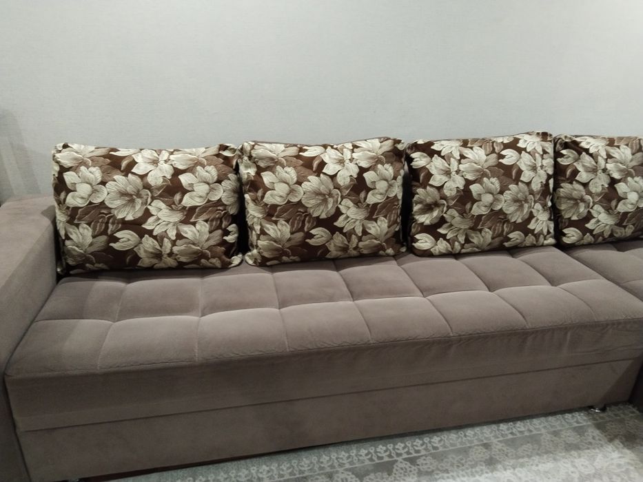 Продам угловой уголок отдыха.