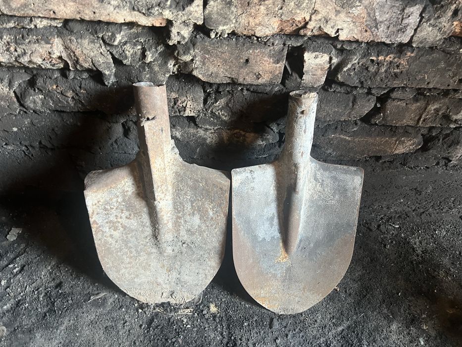 Продам две штыковые без черенка