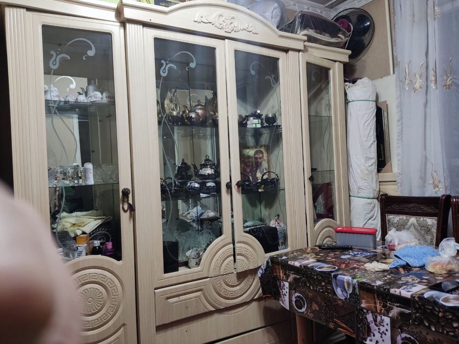 Мебель стенка и тумбочка