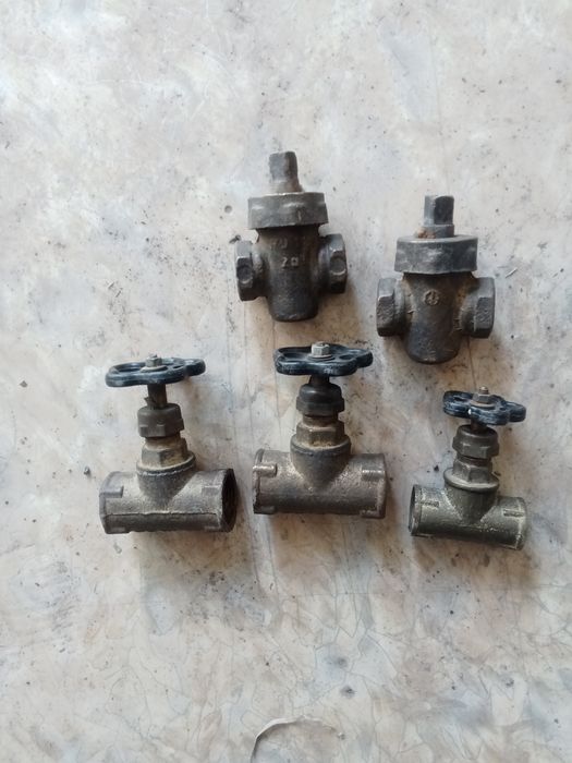 Продам краны,бронзовые новые .