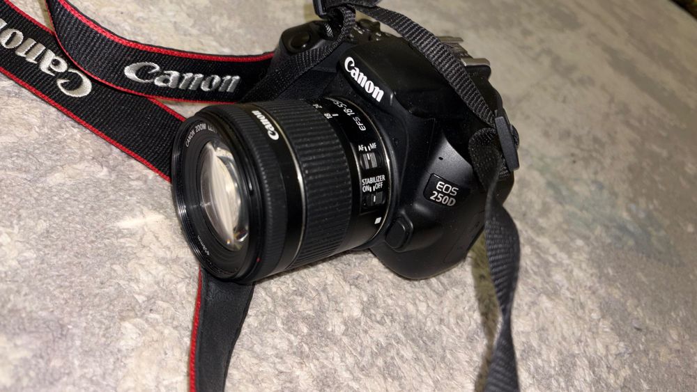 Фотокамера Canon EOS 250D EF-S 18-55 IS