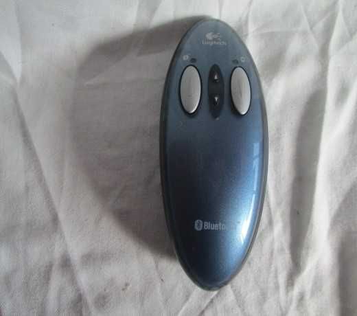 Logitech M-RU77 безжичен лазерен презентер, комбиниран с мишка.