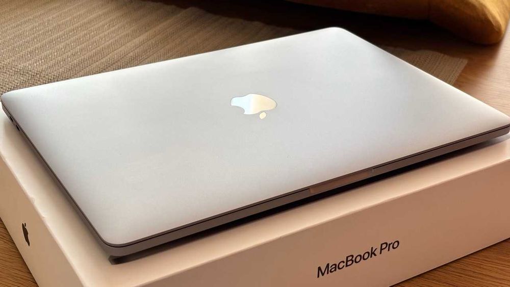 Apple MacBook Pro 13" M1, 16GB RAM / 256GB SSD, в отлично състояние