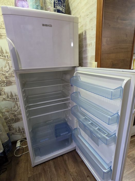 Двухкамерных холодильник  BEKO