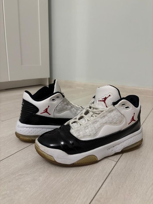 Adidasi Jordan stare buna