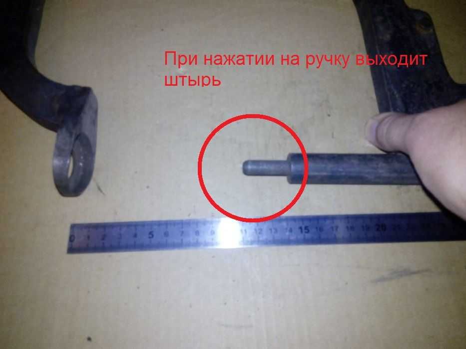 механизм с ручкой,что-то типа запресовывателя