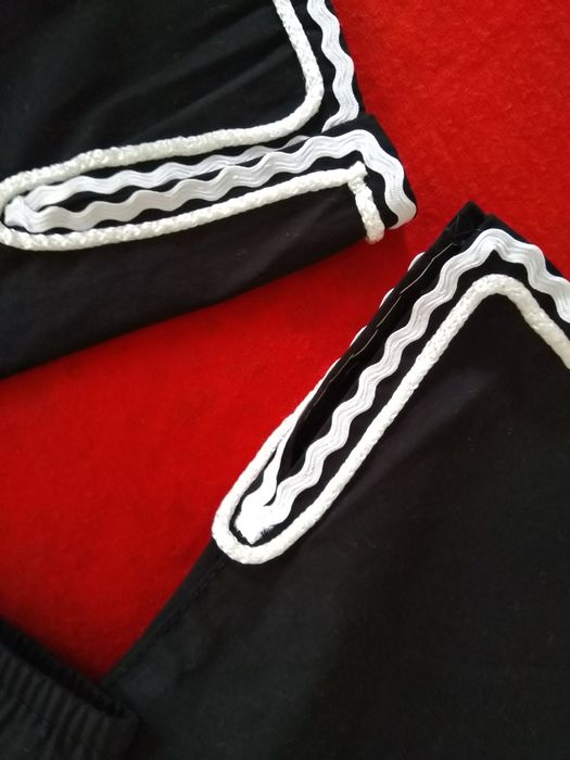 2бр.народни  носии,момчета 98-116 см,височина около 116 см