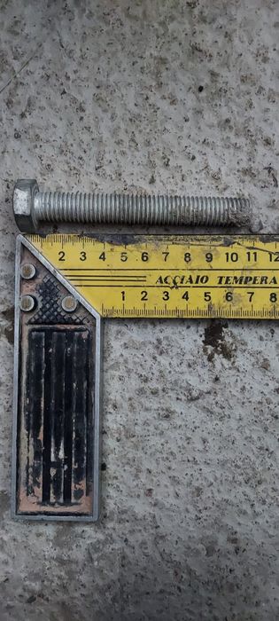 Продам 40шт. Болтов и шурупов