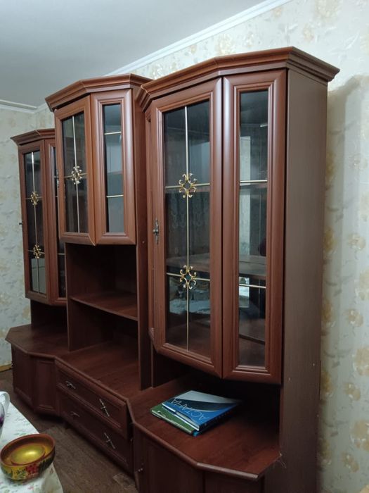 Отдам даром гостиную горку