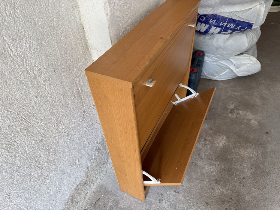 Продавам шкаф за обувки