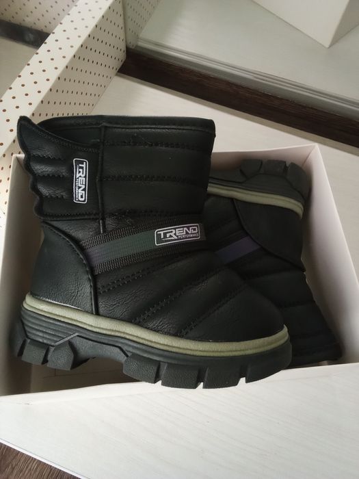 Òĝil bolalar uchun oyoq kiyim etik sotiladi