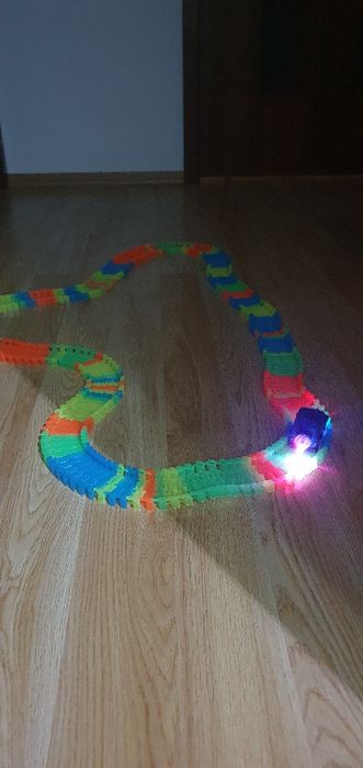 Circuit Magic cu masinuta luminoasa