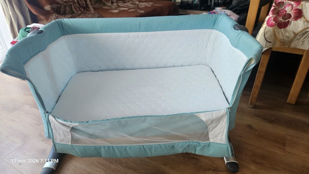 Pătuț co-sleeper