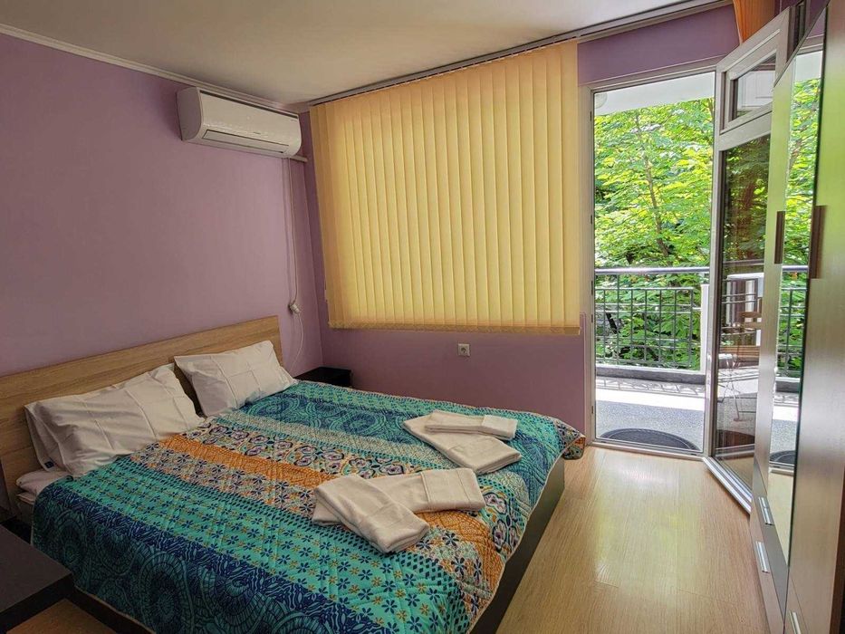 Дава се под наем Тристаен апартамент в Русе, Център - 80 кв.м за 357 € - Снимка #15