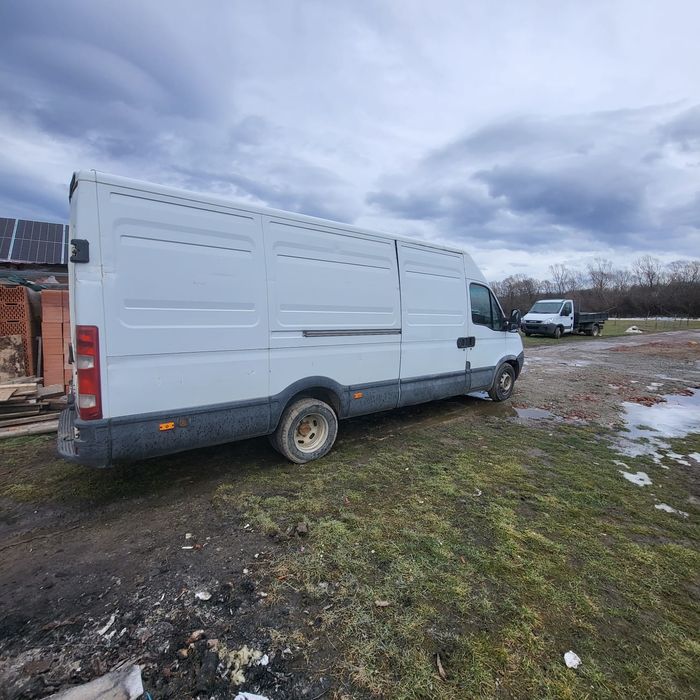 De vânzare duba pentru dezmembrări