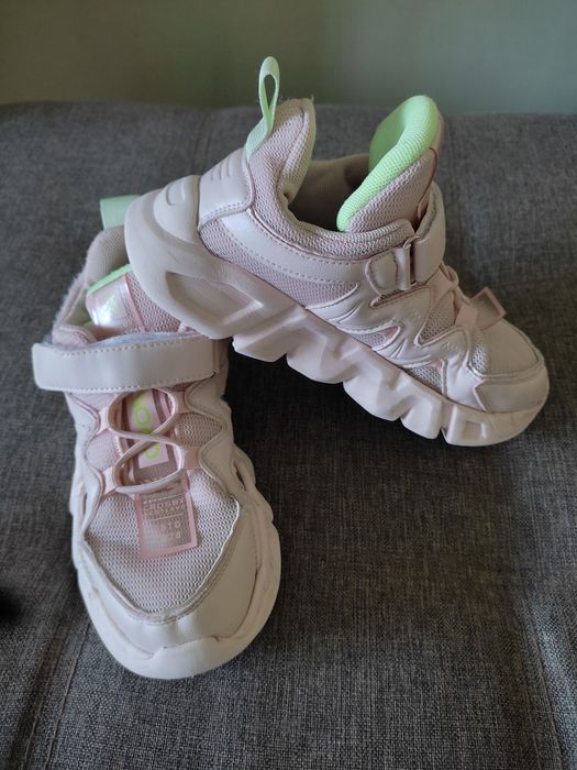 Продам сапожки и кроссовки для девочек