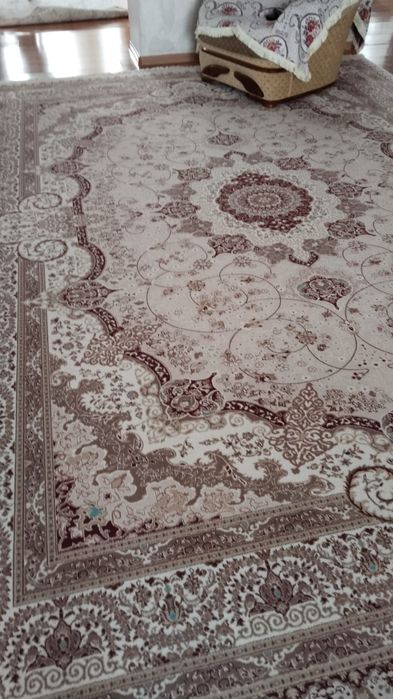 Продаётся ковёр  чистый