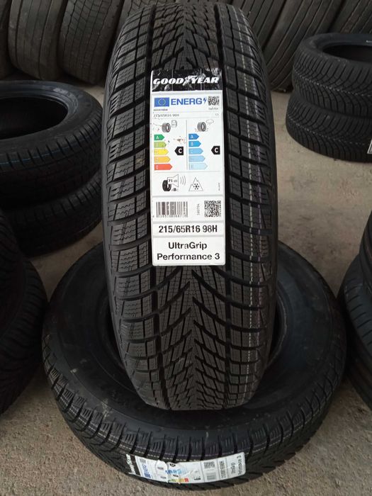 2 Нови зимни гуми 215/65R16 Goodyear UG Perform 3 98H DOT3424 Germany