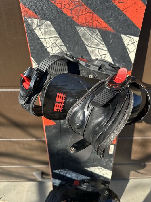 Placa snowboard si boots Deeluxe