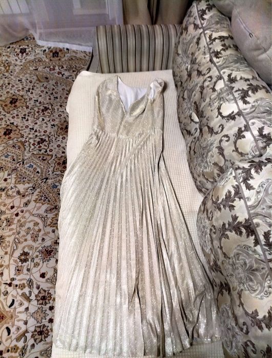 Платья б/у все 148 размеры