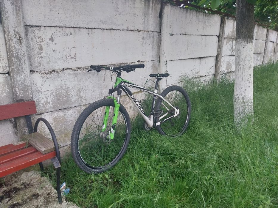 Bicicleta specialized cu suspensi rock shox