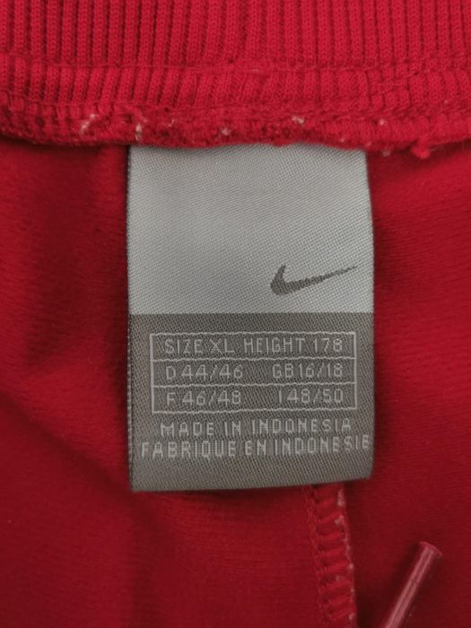 Pantaloni Nike de culoare roșie