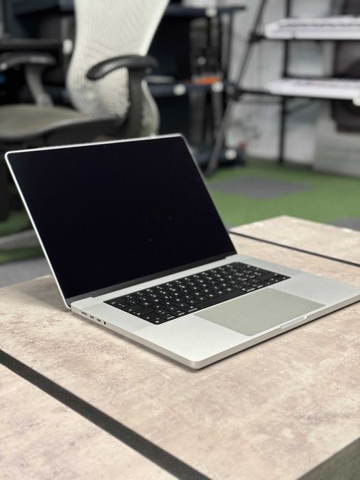 Apple Macbook Pro / M1 PRO / 16 GB RAM / 16 inch / 1TB SSD /  EXCELENT
