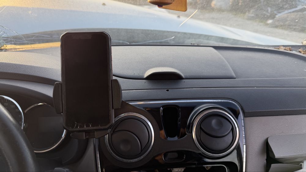 Стойка за телефон дачия лоджи и докер dacia lodgy dockee