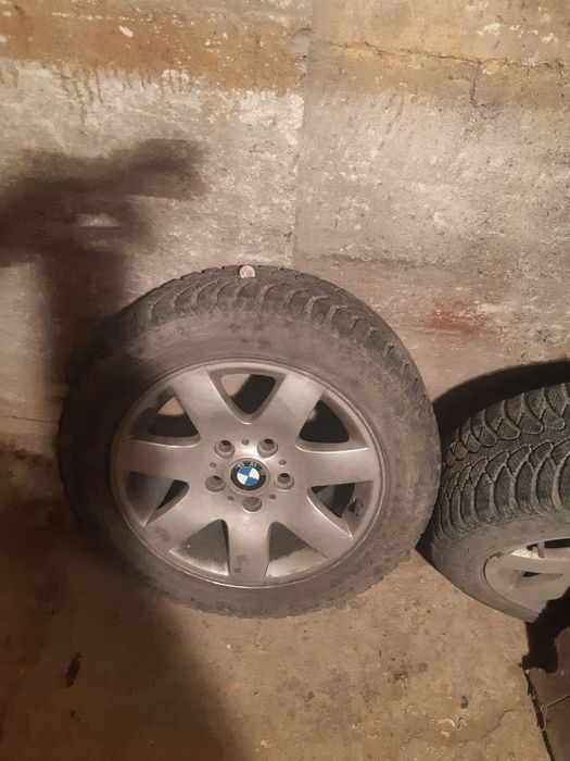 Предлагам Зимни гуми  с джанти за bmv e46