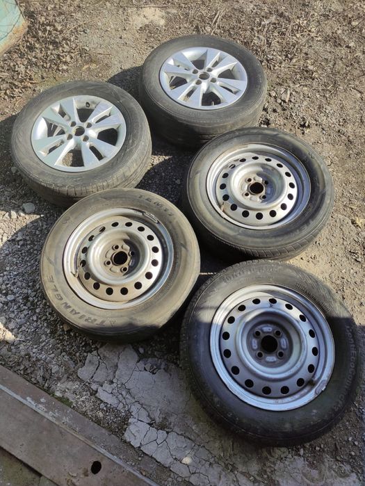 Продам комплект шин с дисками