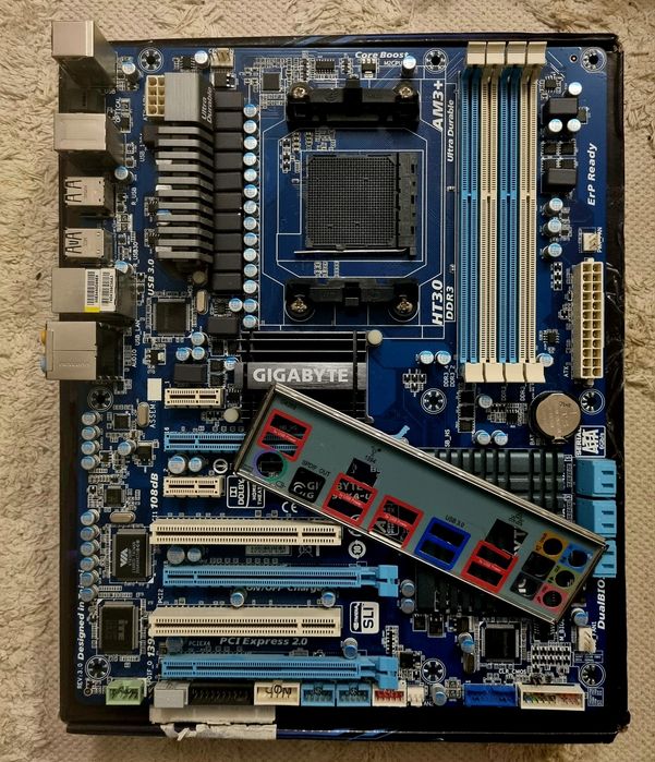 Placa de baza Gigabyte GA 990XA UD3