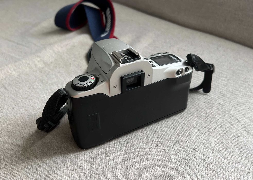 Body Canon EOS 300 (Rebel 2000) pe film 35mm